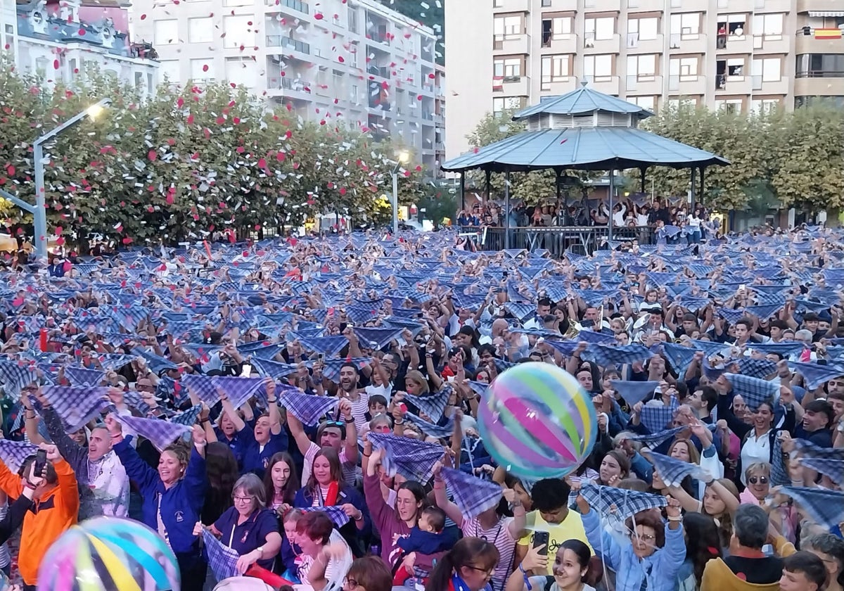 El pregón de Lolo Vinatea desata la fiesta en Santoña