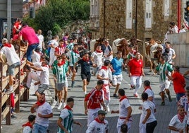 Las mejores imágenes del primer encierro en Ampuero