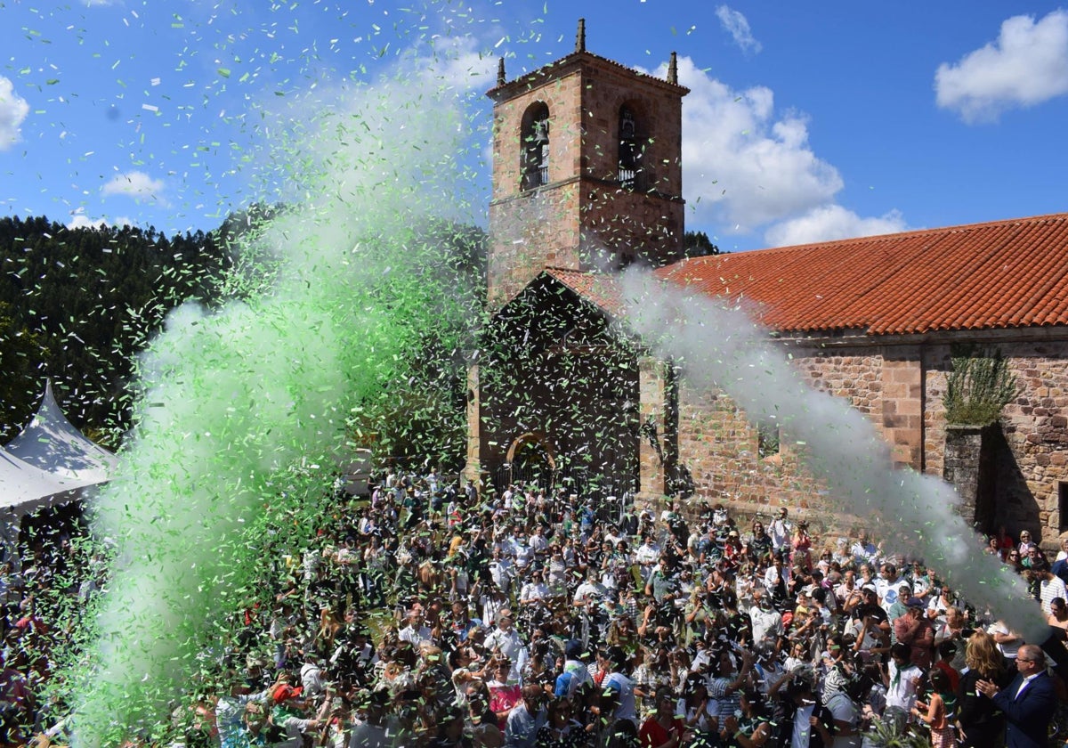 Cañones de confeti y chupinazo para festejar a la patrona.