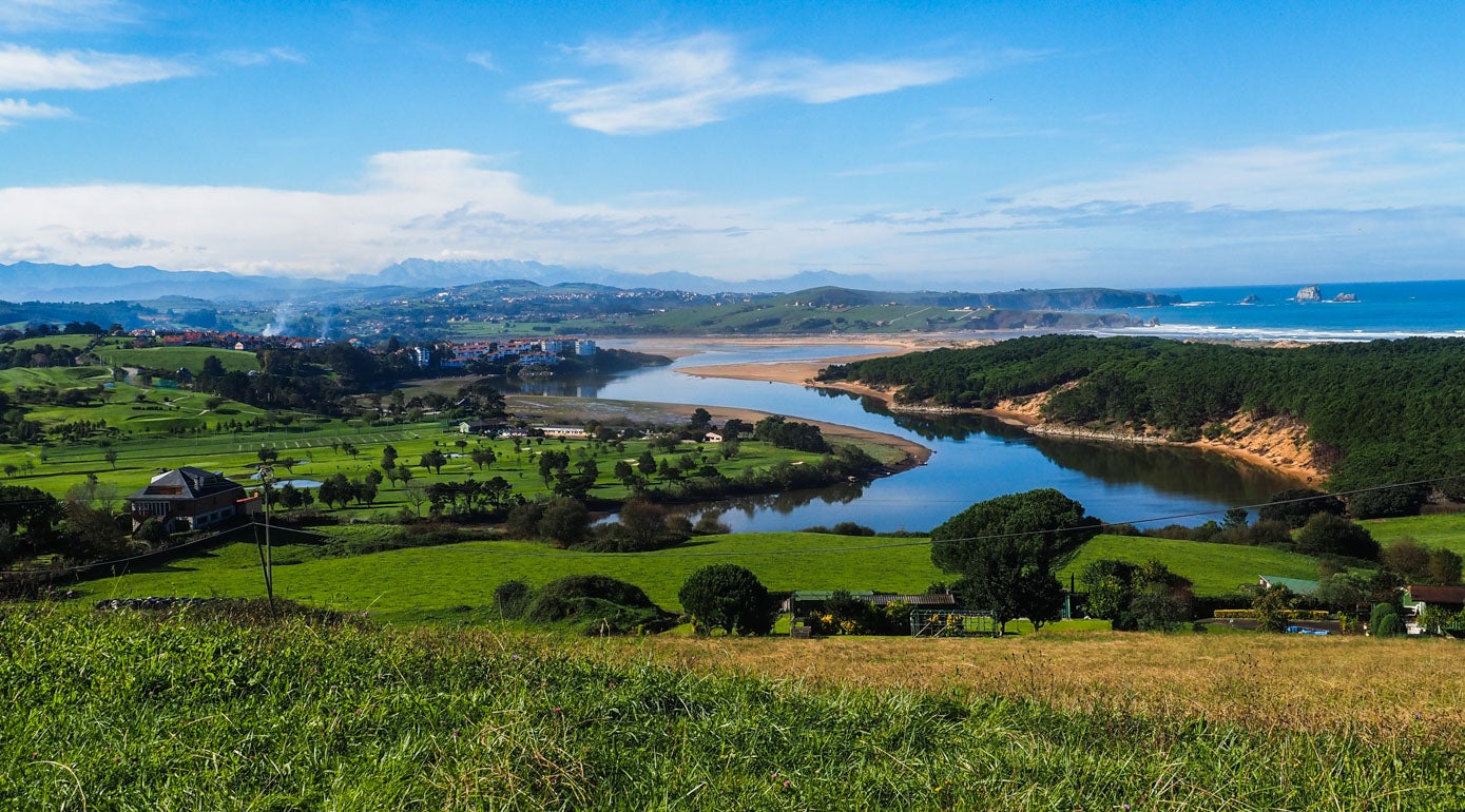 Desembocadura del Pas junto al campo de golf del Abra del Pas