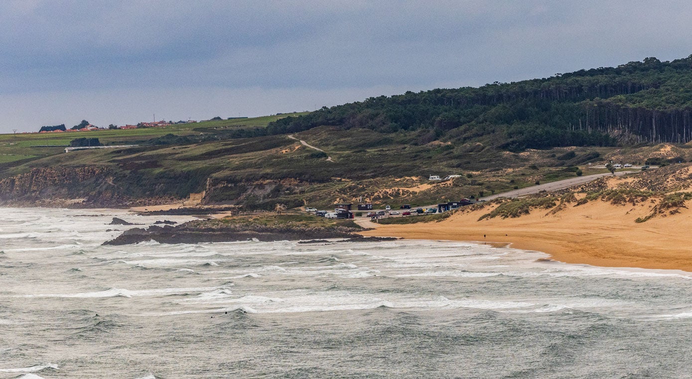 Playa de Valderarenas y los pinares de Liencres
