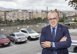 Pedro Hernando, portavoz regionalista, el pasado martes en el aparcamiento del Parlamento de Cantabria.