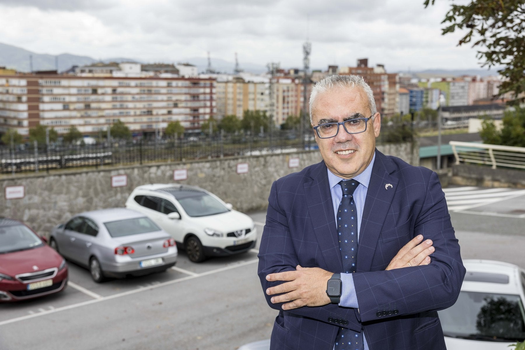 Pedro Hernando, portavoz regionalista, el pasado martes en el aparcamiento del Parlamento de Cantabria.