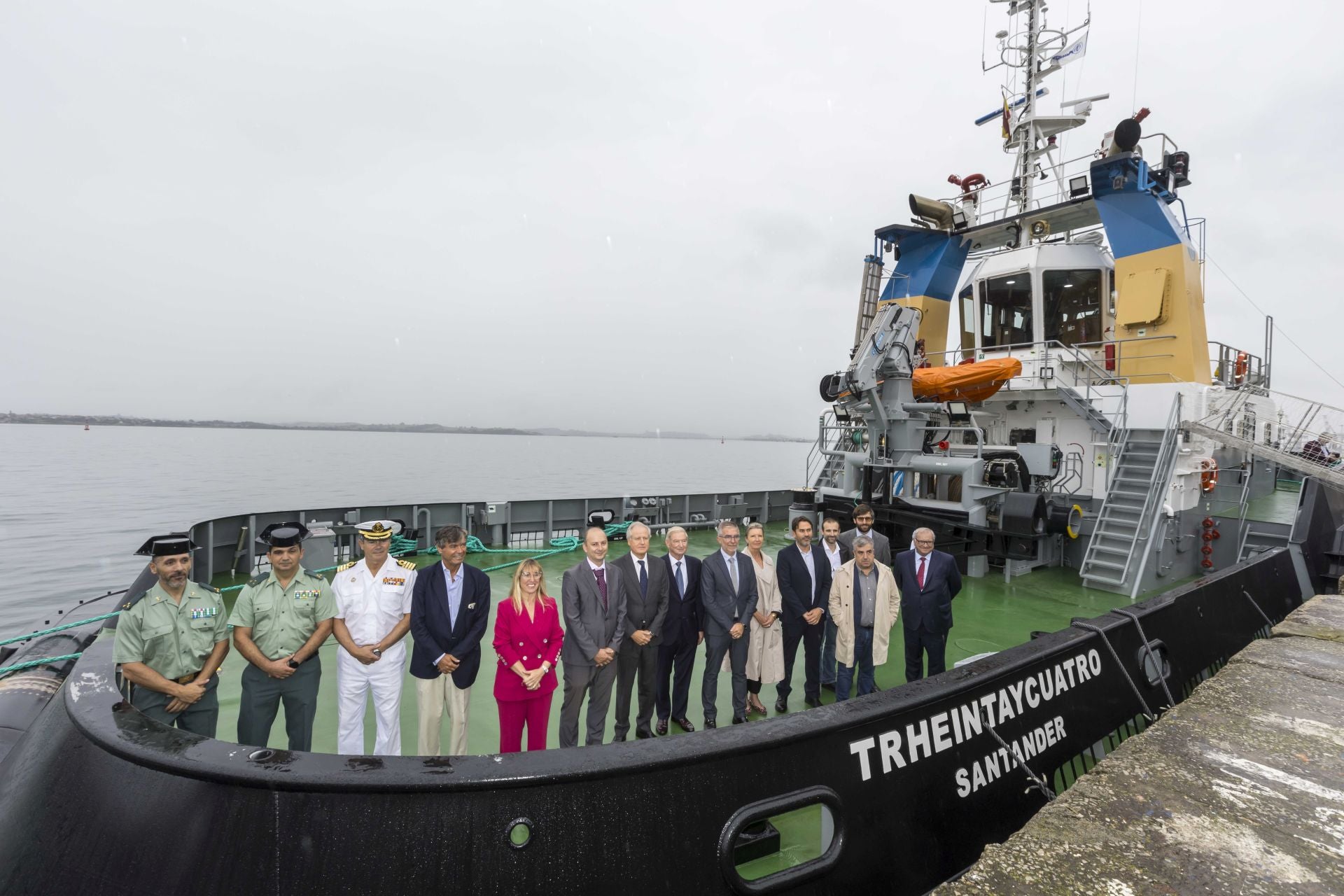 El Trheintaycuatro fue presentado en sociedad en la Estación Marítima en presencia de autoridades.