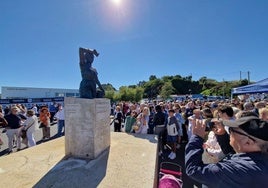 La escultura 'La mar en sus ojos'