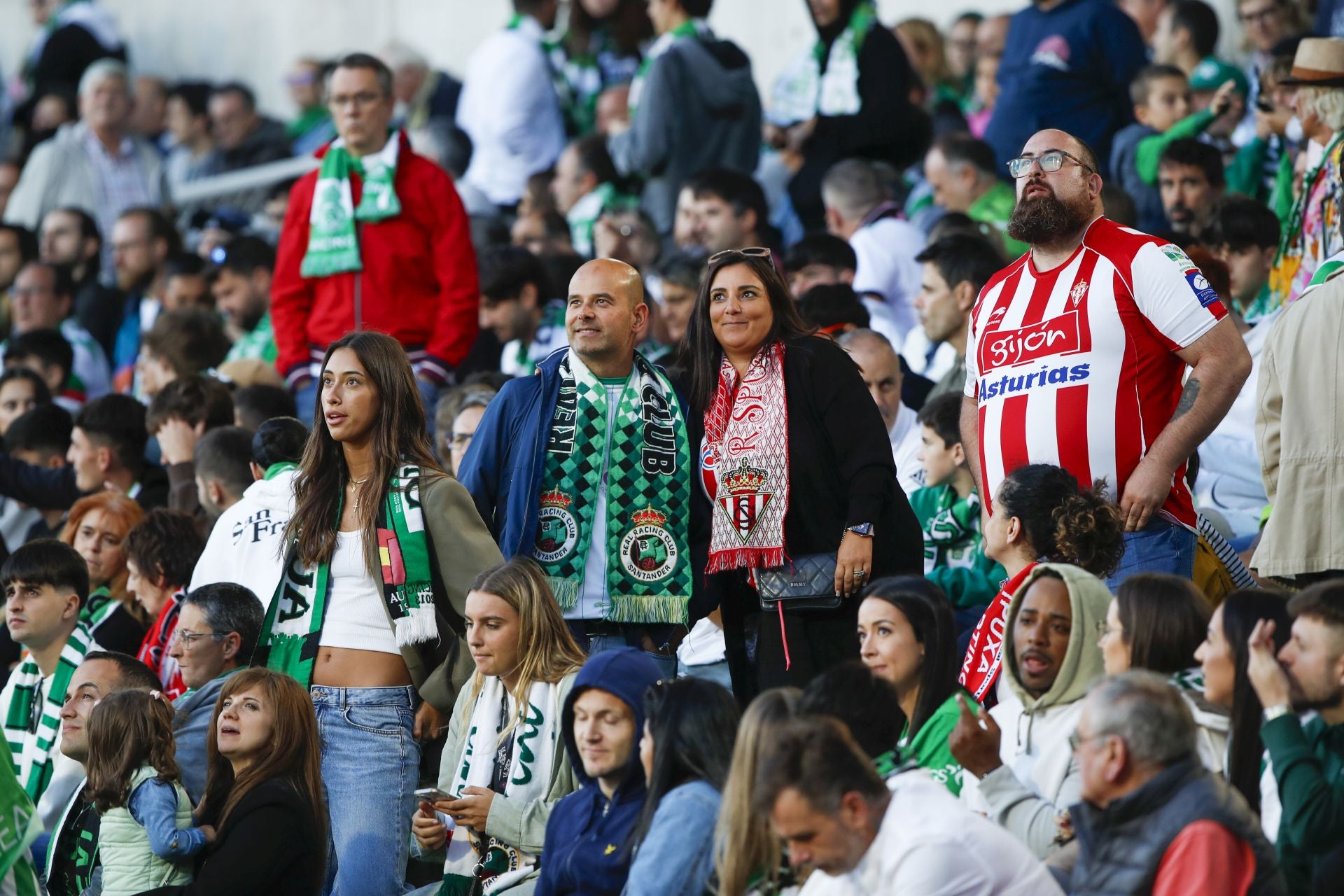 Enemigos íntimos y a la vez amigos en la grada de El Sardinero