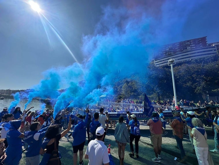 Astillero celebra el ascenso con su afición.