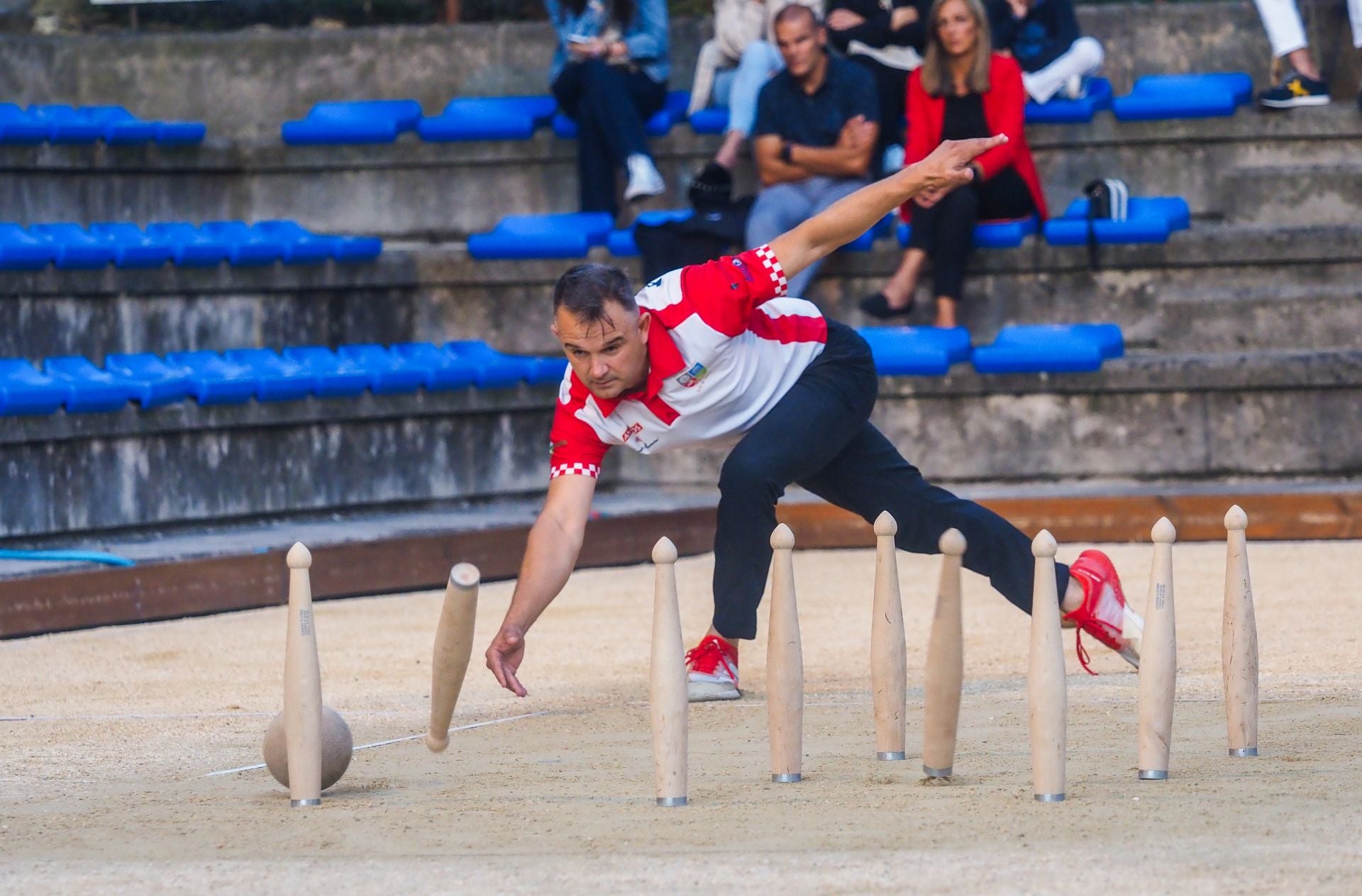 Óscar González fue el mejor en la bolera de Bielva.