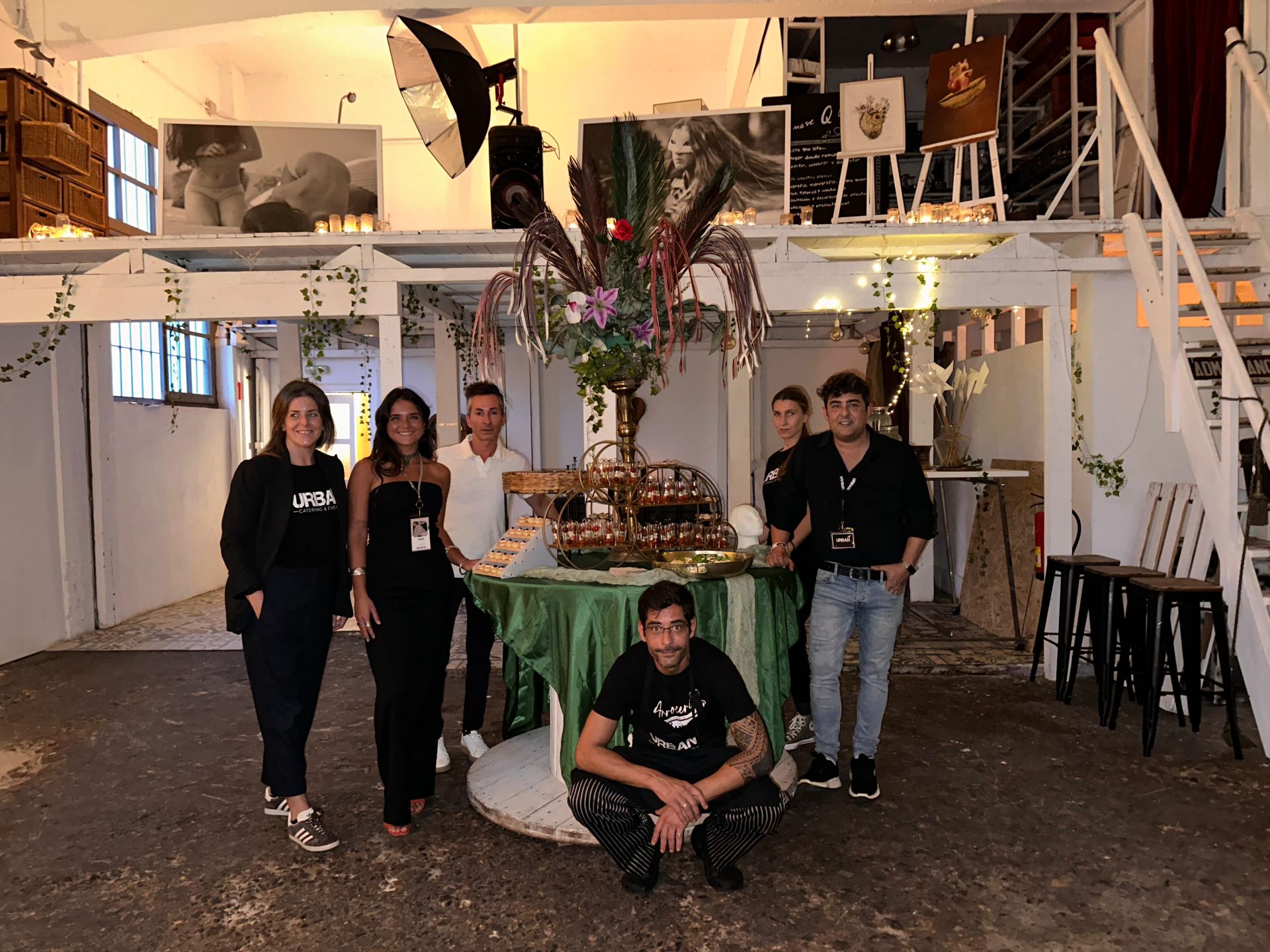 El equipo de Urban Catering: Verónica Berastain, Sara Quintana, Fernando Díaz, José Marcial (agachado), Jenina Cotera y Julio Ramírez Cava.