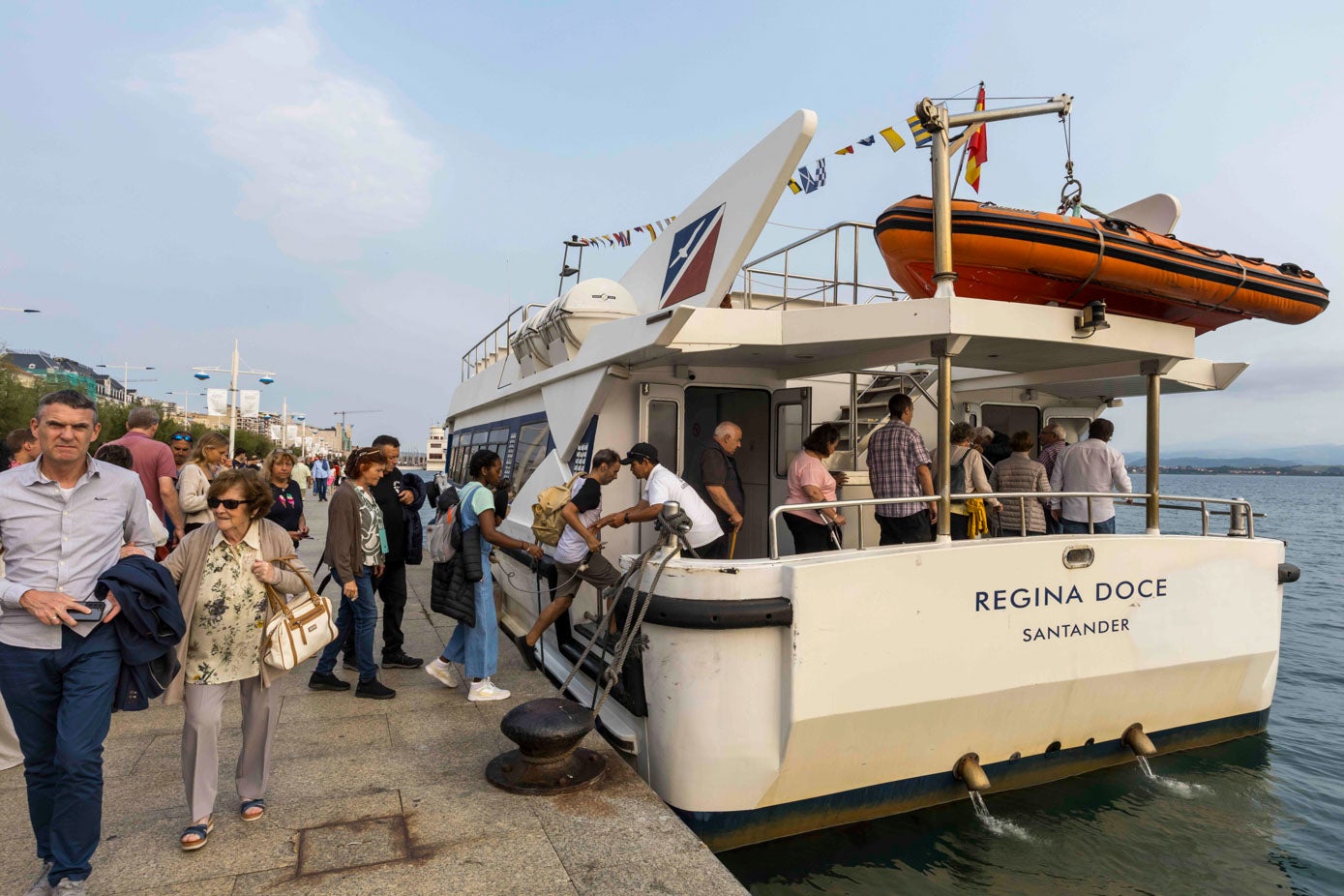 Este jueves no habia desnivel para tomar el barco en Santander.