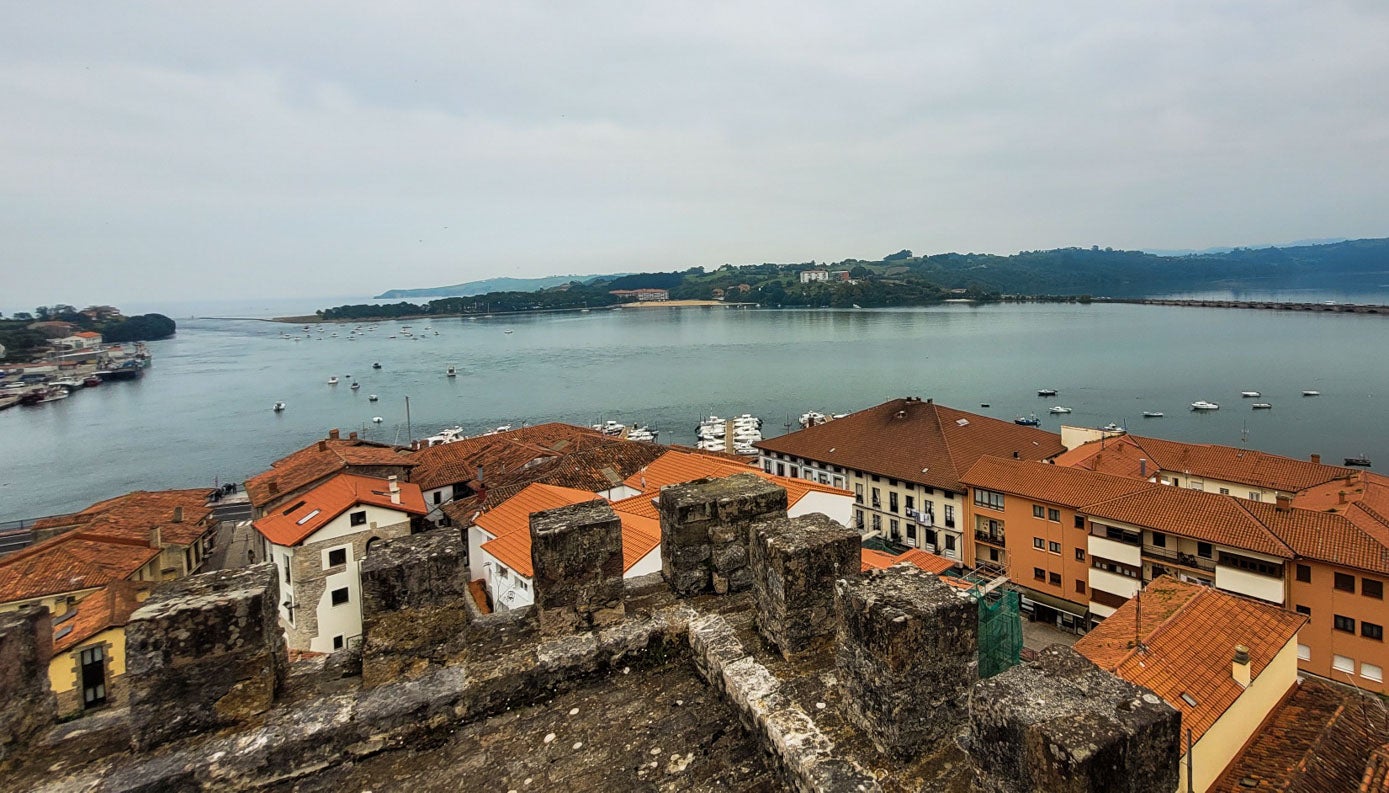 La vista de la ría en pleamar desde el Castillo de San Vicente.