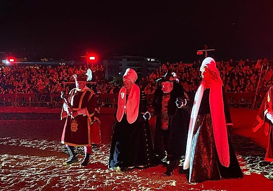 Multitudinaria bienvenida a las hermanas del Sire en Laredo