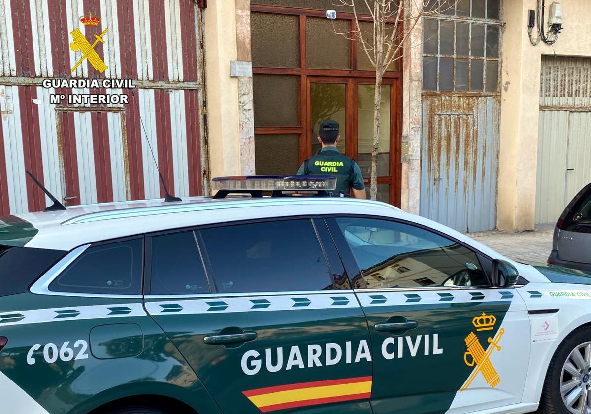 Portal del edificio donde se originó el incendio.