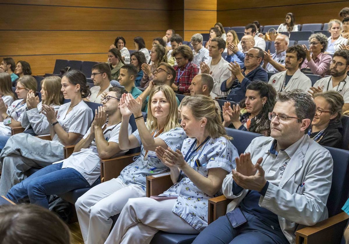 Acto de despedida a los MIR que acabaron en mayo, aunque el grueso termina hoy.