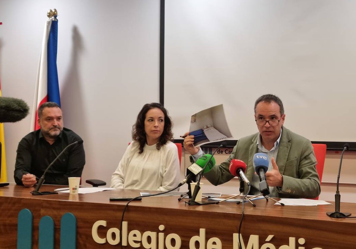 Desde la izquierda, Óscar Pascual, Cristina Naranjo y Santiago Raba.