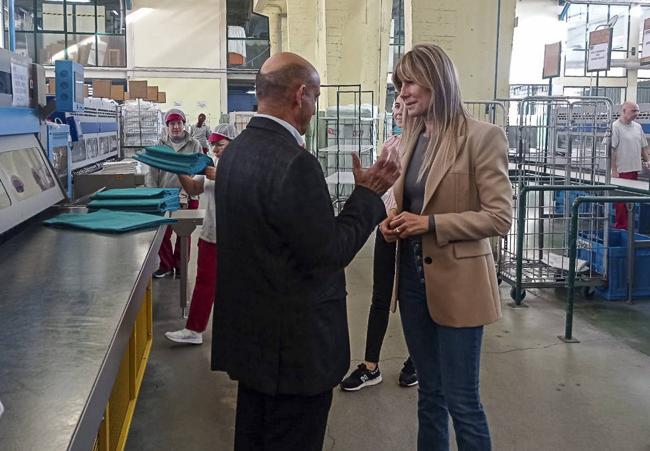 Gómez, de visita en las instalaciones de Amica después del curso en la Cámara de Comercio.