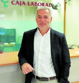 Héctor Sainz. Director de oficina de Laboral Kutxa en Torrelavega.