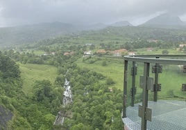 Mirador sobre las cascadas del río Gándara.