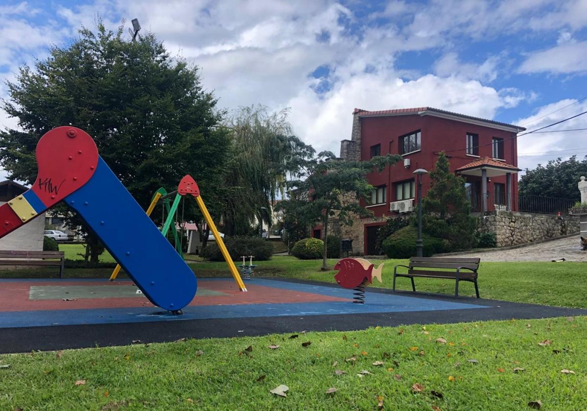 Una cámara de vigilancia en el edificio junto al parque de Mar.