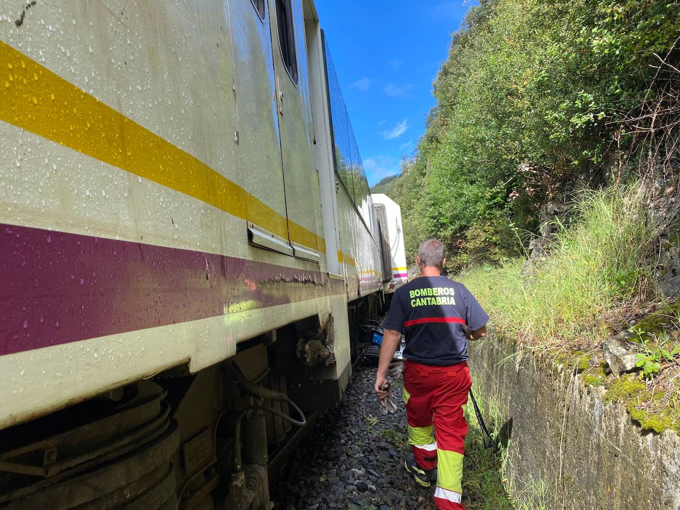 Un bombero, en el dispositivo del 112