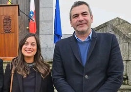 En primer término, Carmen González, junto al exalcalde Sergio Abascal.