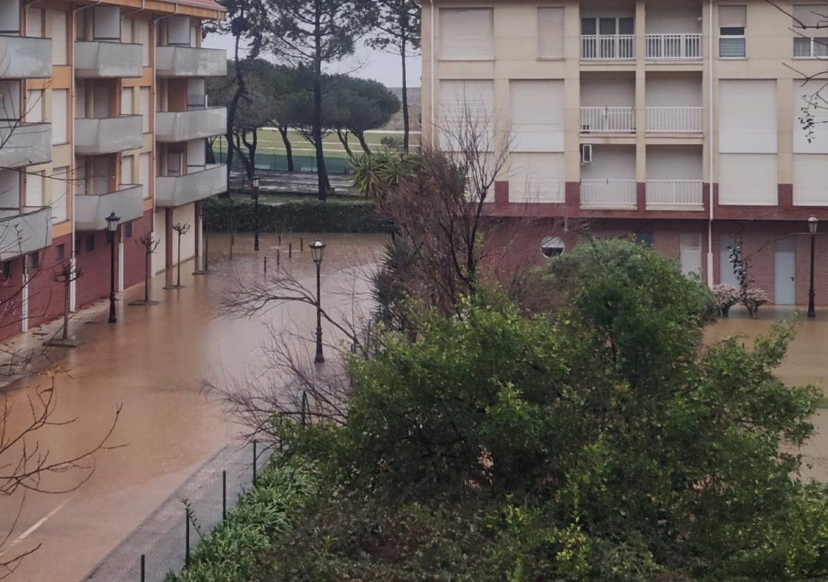 Inundaciones de los viales de las urbanizaciones de la playa de San Vicente.