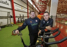 Jordi Lluelles y Jacobo Cuétara posan durante una sesión de entrenamiento.