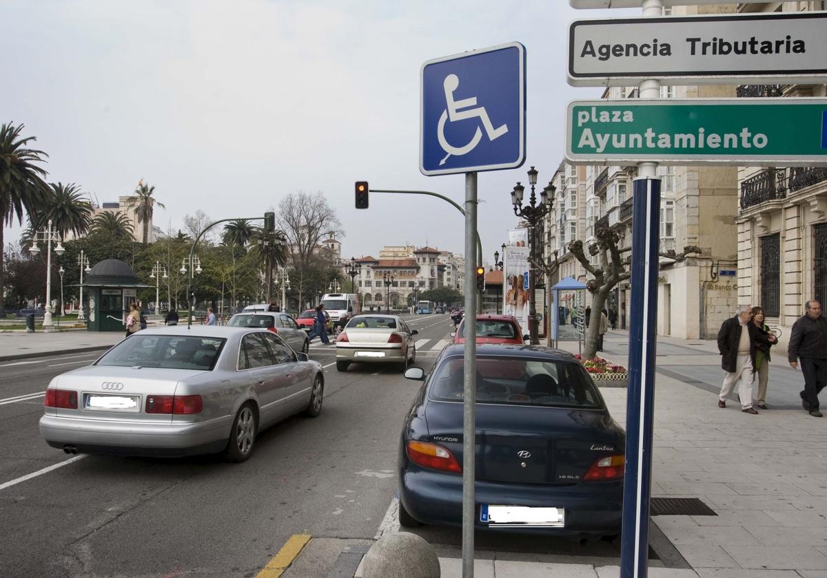 Plazas de aparcamiento para personas con discapacidad en Santander.