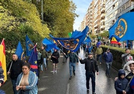 Los asisntentes al festival durante la manifestación de la mañana