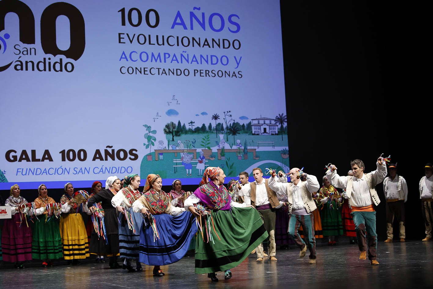 Las danzas de Cabezón de la Virgen del Campo también actuaron durante la ceremonia.