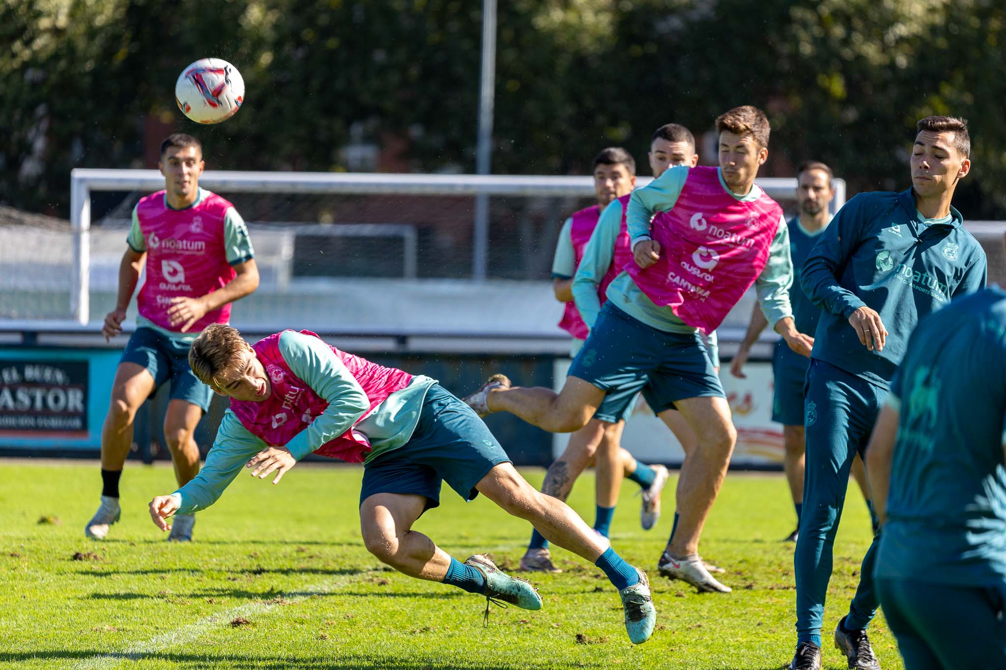 El Racing prepara el partido de Zaragoza