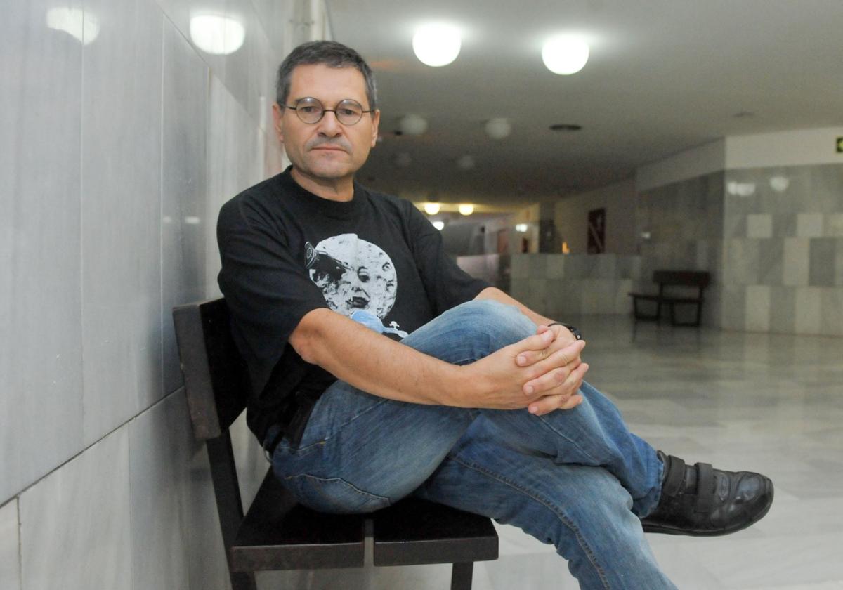 Antonio Santos, escritor y profesor de la UC.