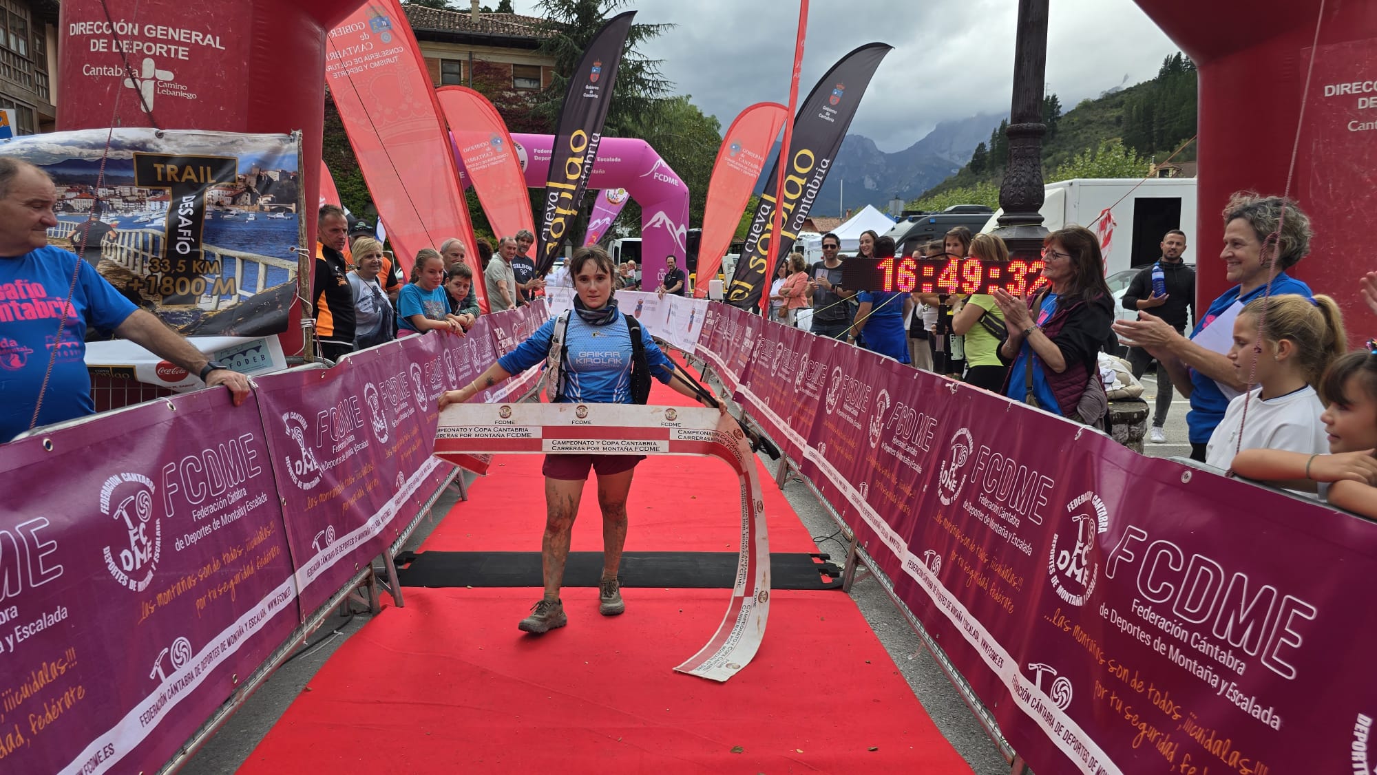 La ganadora en féminas, Irati Ortiz de Anda, a su llegada a la meta de Potes