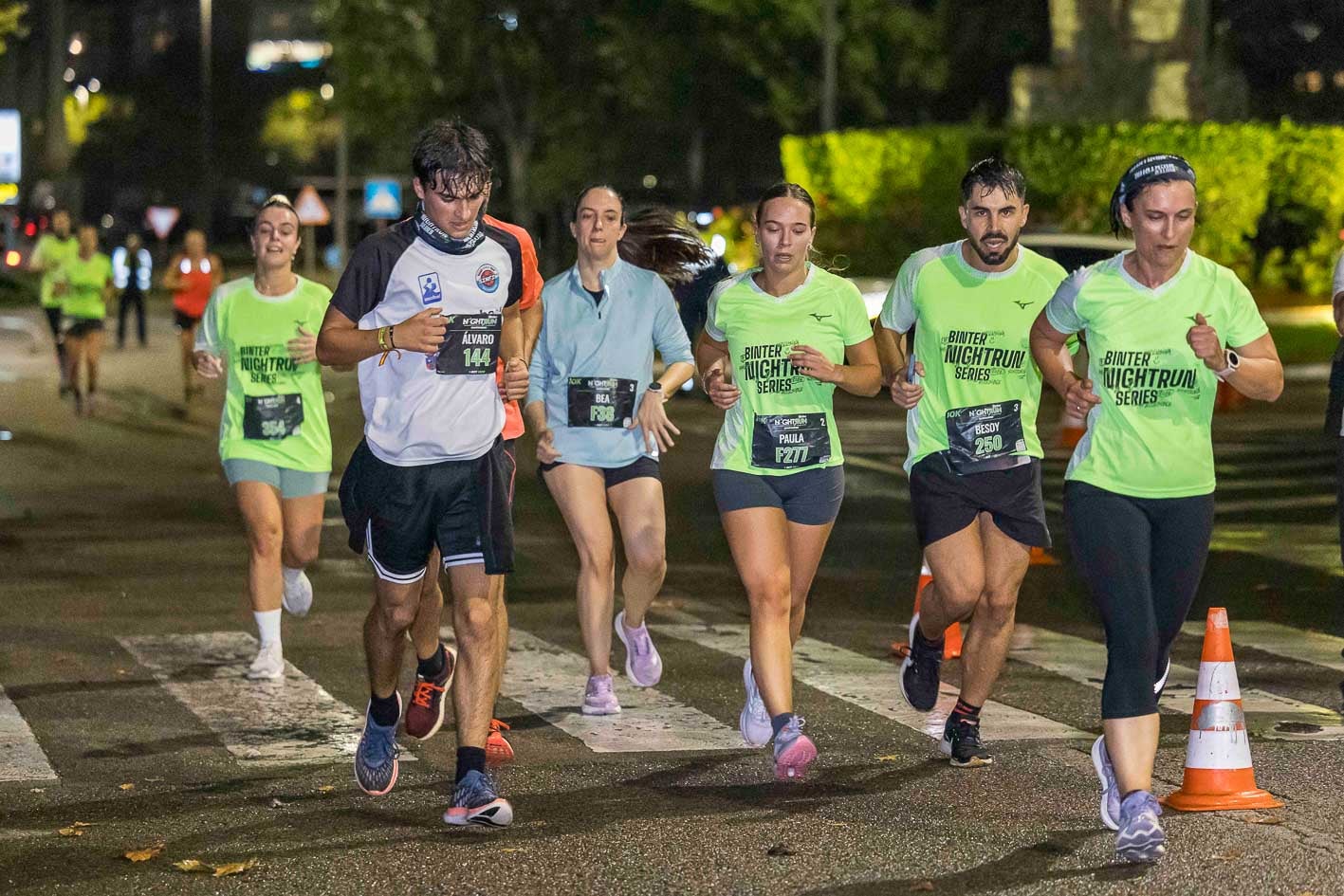 La marea verde toma Santander con la Binter Night Run