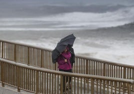 Foto de archivo. Día de viento y lluvia, en Santander.