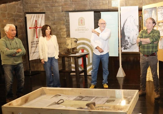 Un momento de la inauguración de la exposición en el Centro de Visitantes del Parque Nacional de Sotama