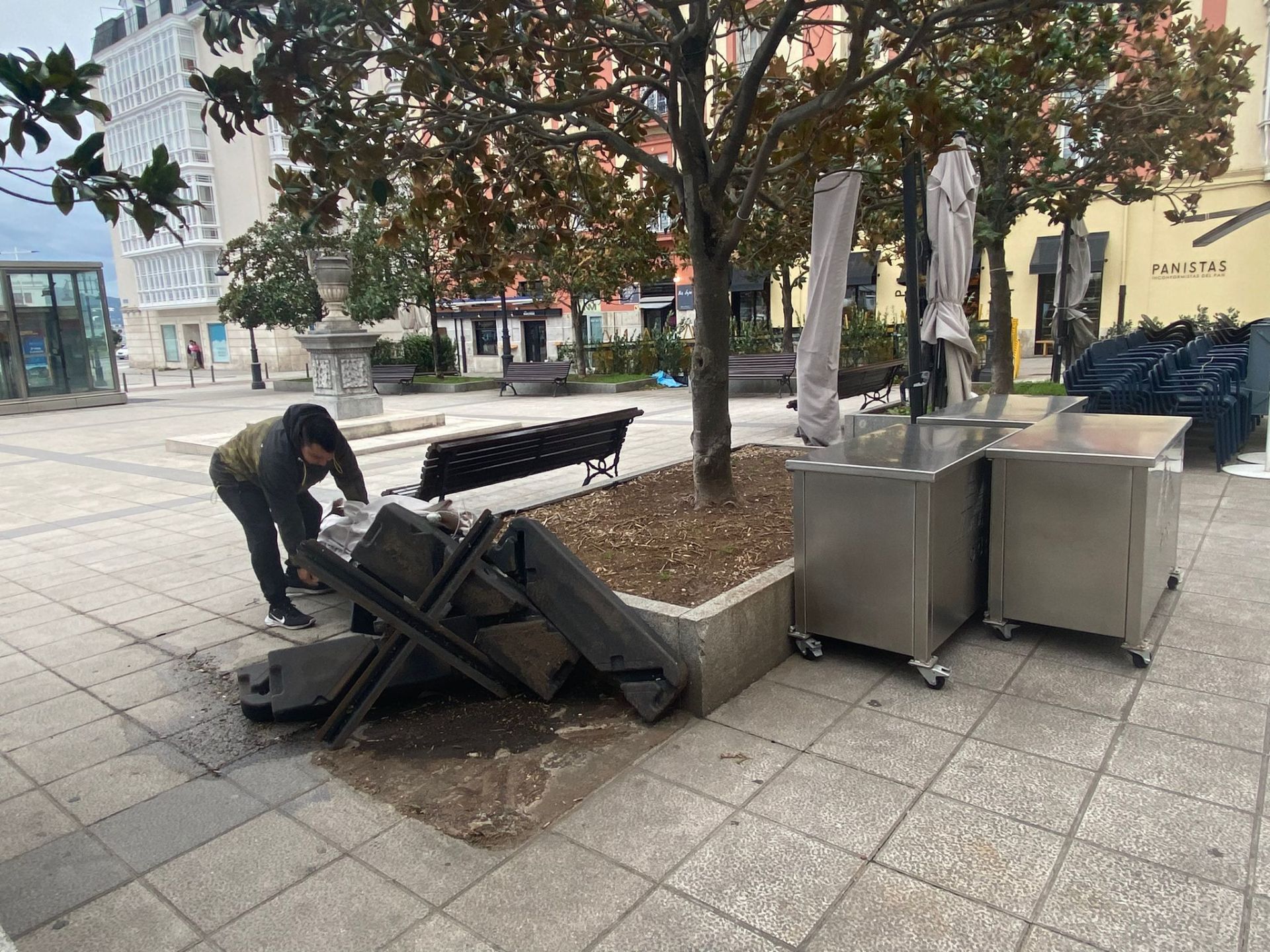 Daños en la terraza del Bar del Puerto, en Puertochico (Santander)