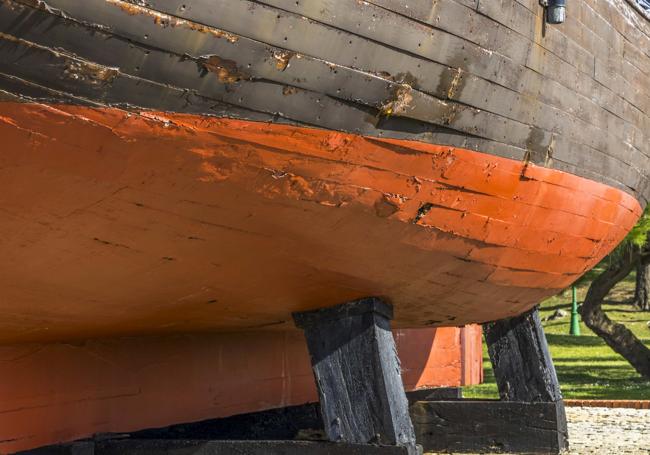 La madera de los galeones está levantada.