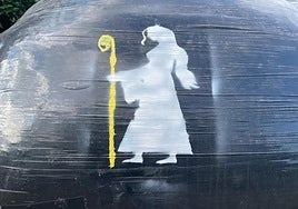 Uno de los personajes mitológicos, en un rollo ganadero.