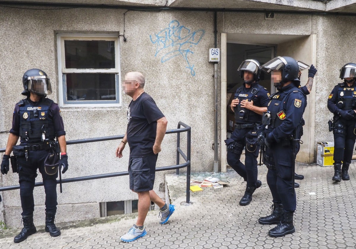 Amplio dispositivo policial para un desahucio en Santander.