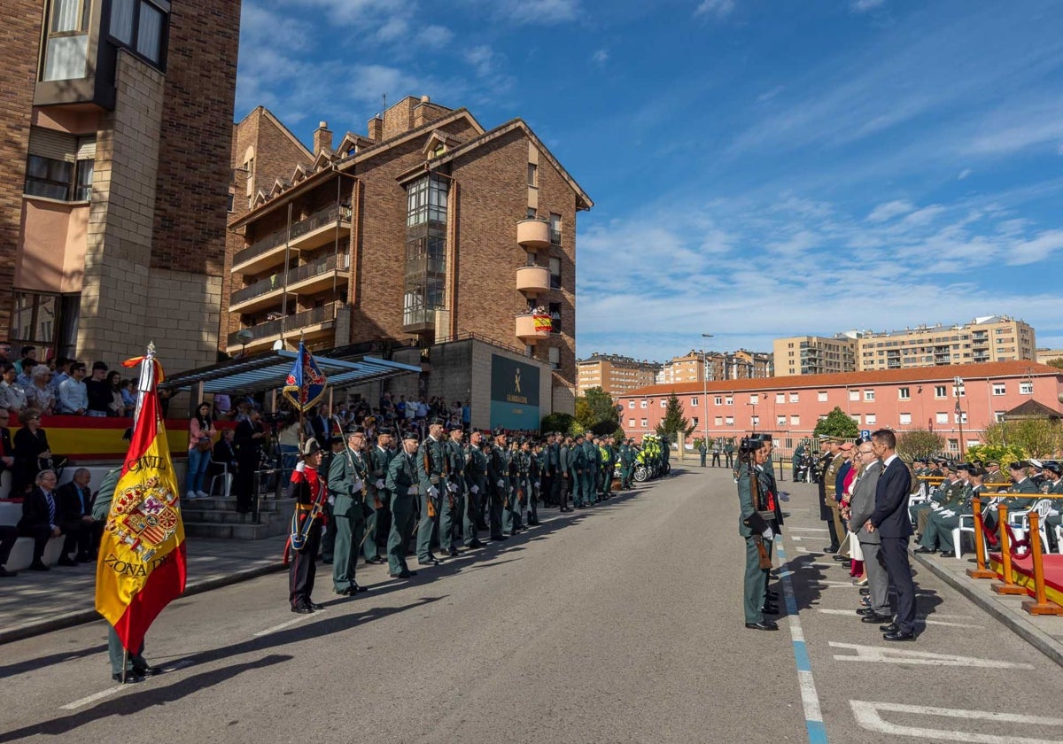 Momento del acto en honor a la Virgen del Pilar en el acuartelamiento de Campogiro, en Santander.