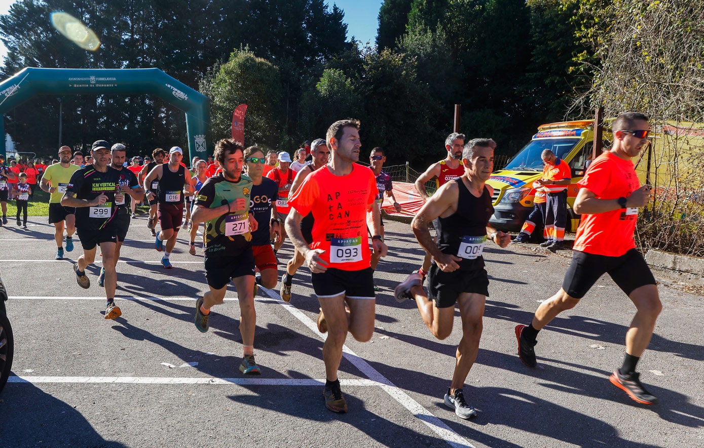 Primeros metros de la carrera solidaria.