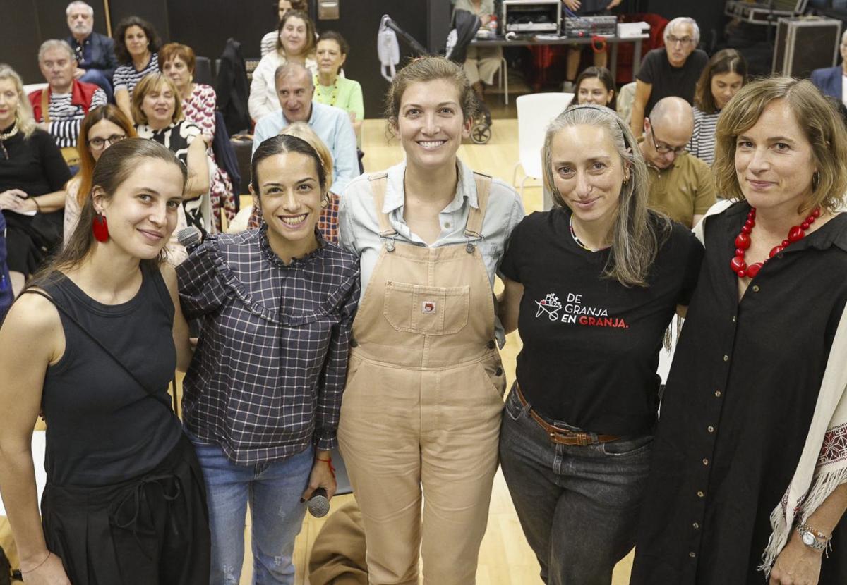 De izquierda a derecha, Paula Andrés, Ana Portillo, Sarah Hart, Sara Martín y Sandra Castañeda.