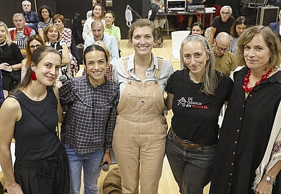 De izquierda a derecha, Paula Andrés, Ana Portillo, Sarah Hart, Sara Martín y Sandra Castañeda.