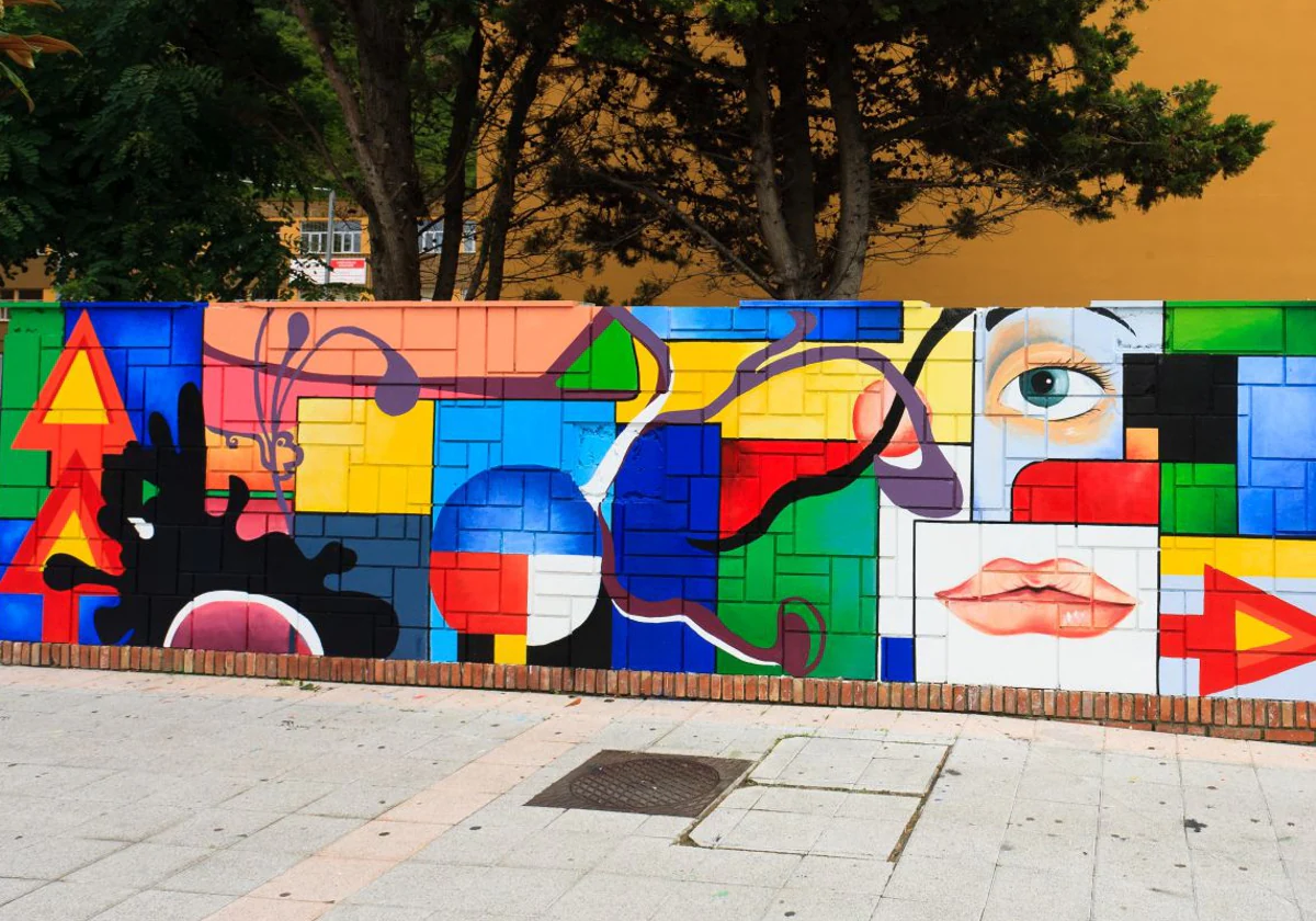 Mural en la entrada del IES Bernardino de Escalante de Laredo.