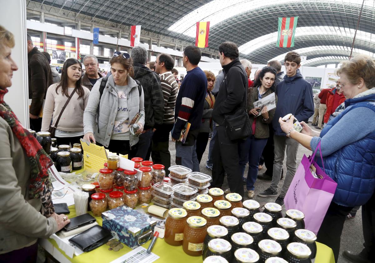 La mayor feria apícola de España se celebra este fin de semana en Torrelavega