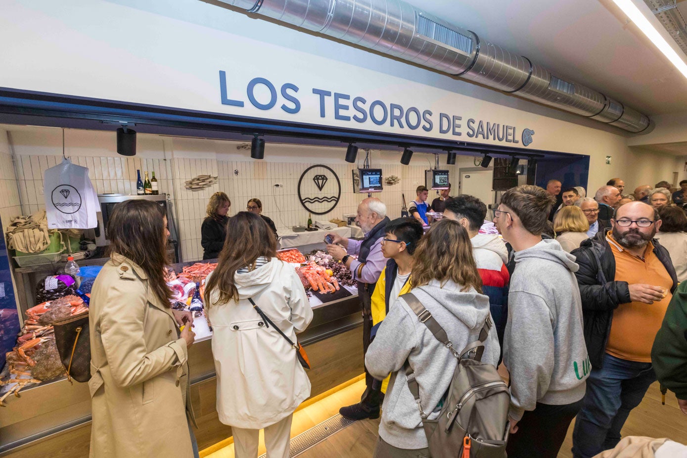 El Ayuntamiento de Santander ha puesto en marcha una campaña promocional para animar a los santanderinos a conocer el renovado mercado, en la que se incluye una nueva imagen de marca, artículos de merchandising, promoción en mupis, medios y autobuses