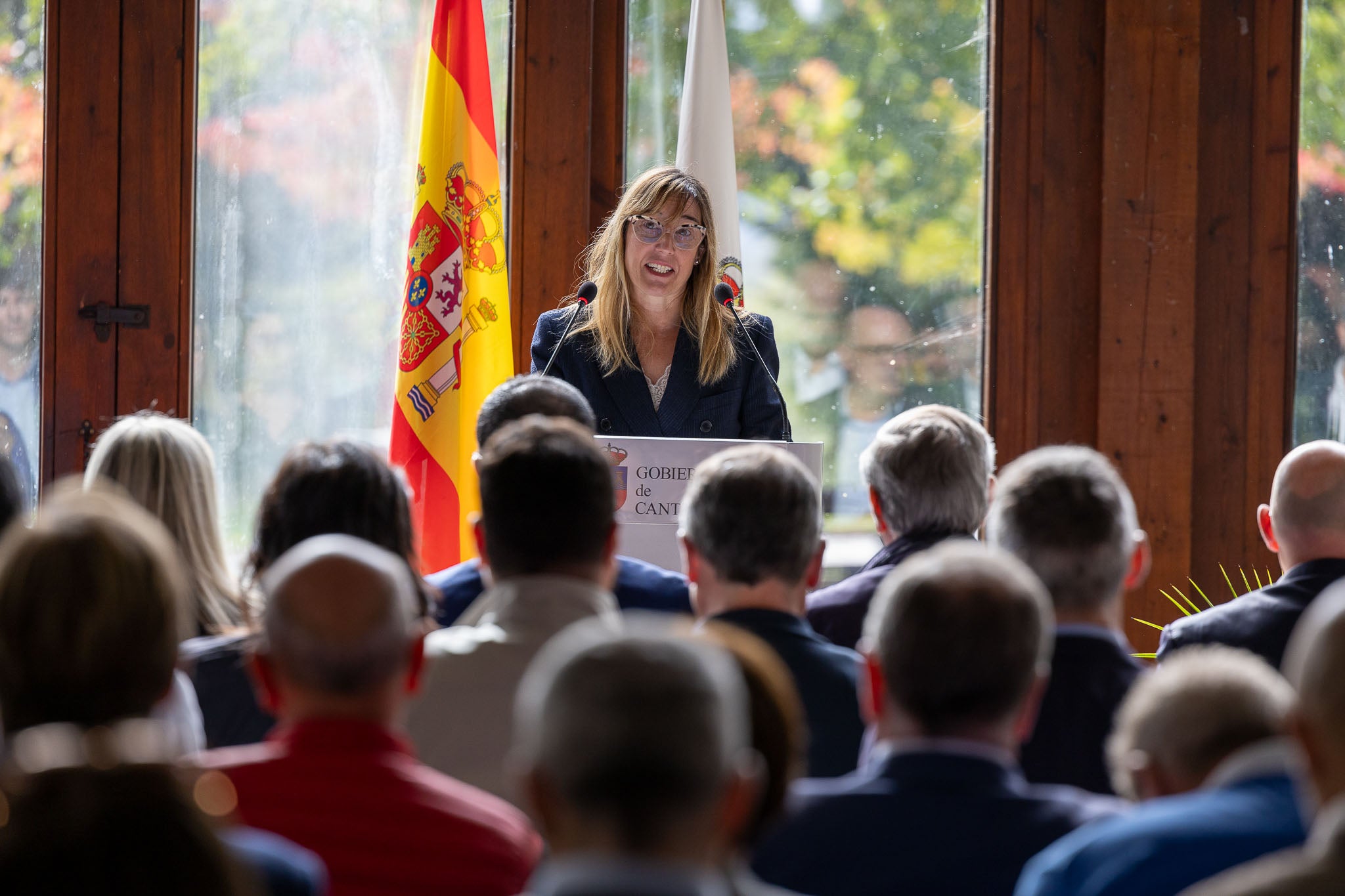 Eugenia Gómez de Diego, delegada del Gobierno, tomó la palabra para ofrecer colaboración a los consistorios.