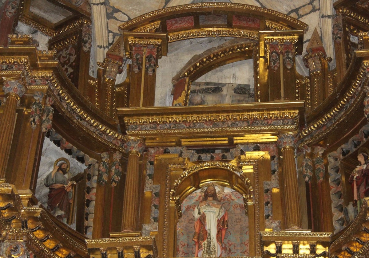 Estado actual que presenta el altar mayor de la iglesia de Liérganes