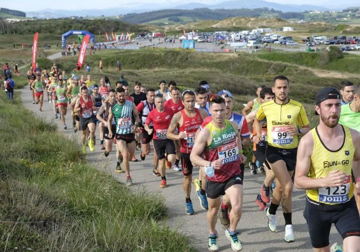 Participantes en una edición anterior del Trail Costa Quebrada